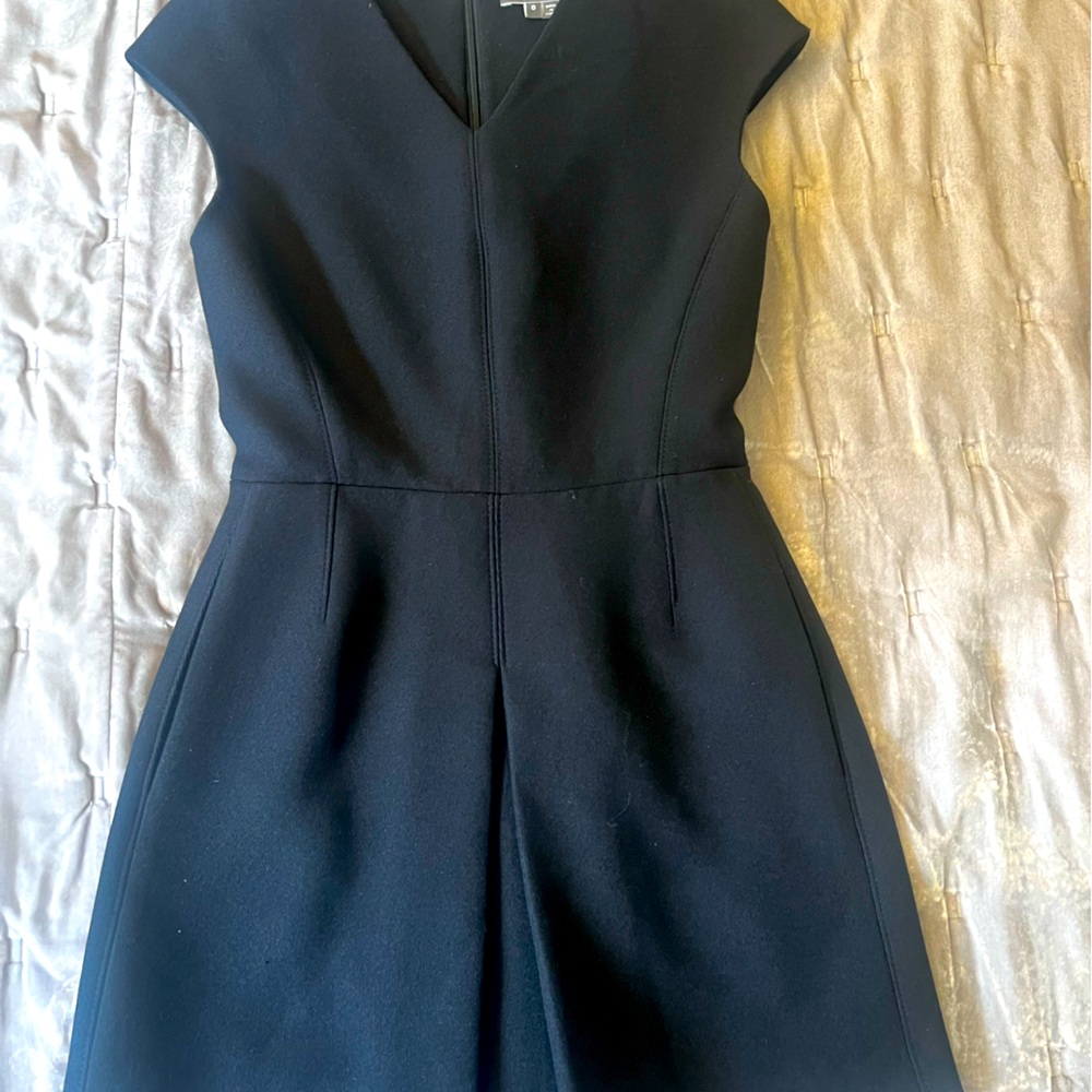 Vince sleeveless LBD size 0, fully lined, front kick pleat, never worn
